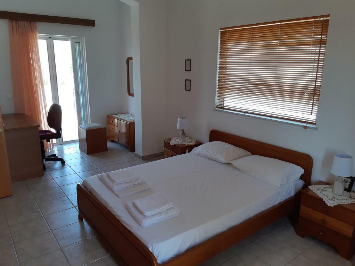 Swan House Panoramic View - Near The Sea Villa Ziparion ภายนอก รูปภาพ
